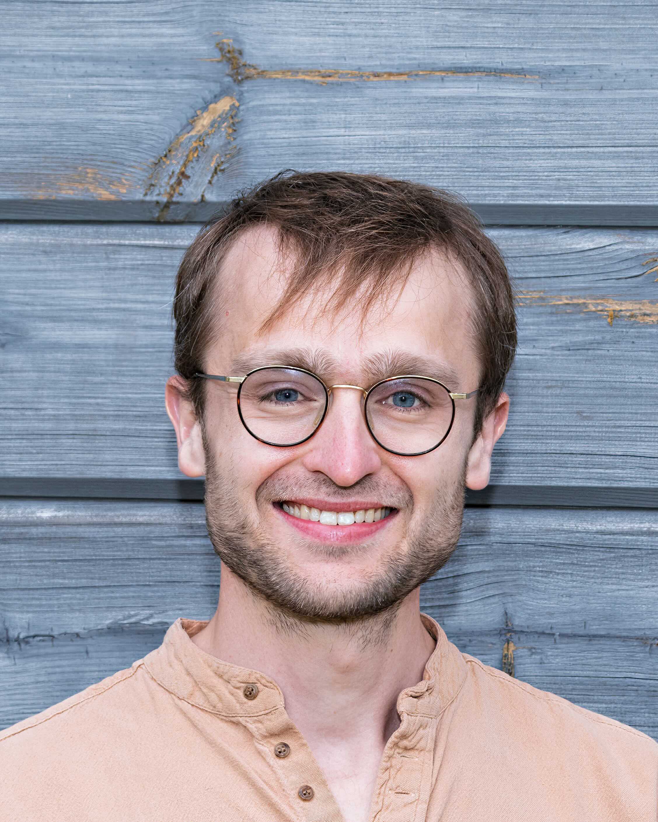 headshot_may25_small_v2.jpg